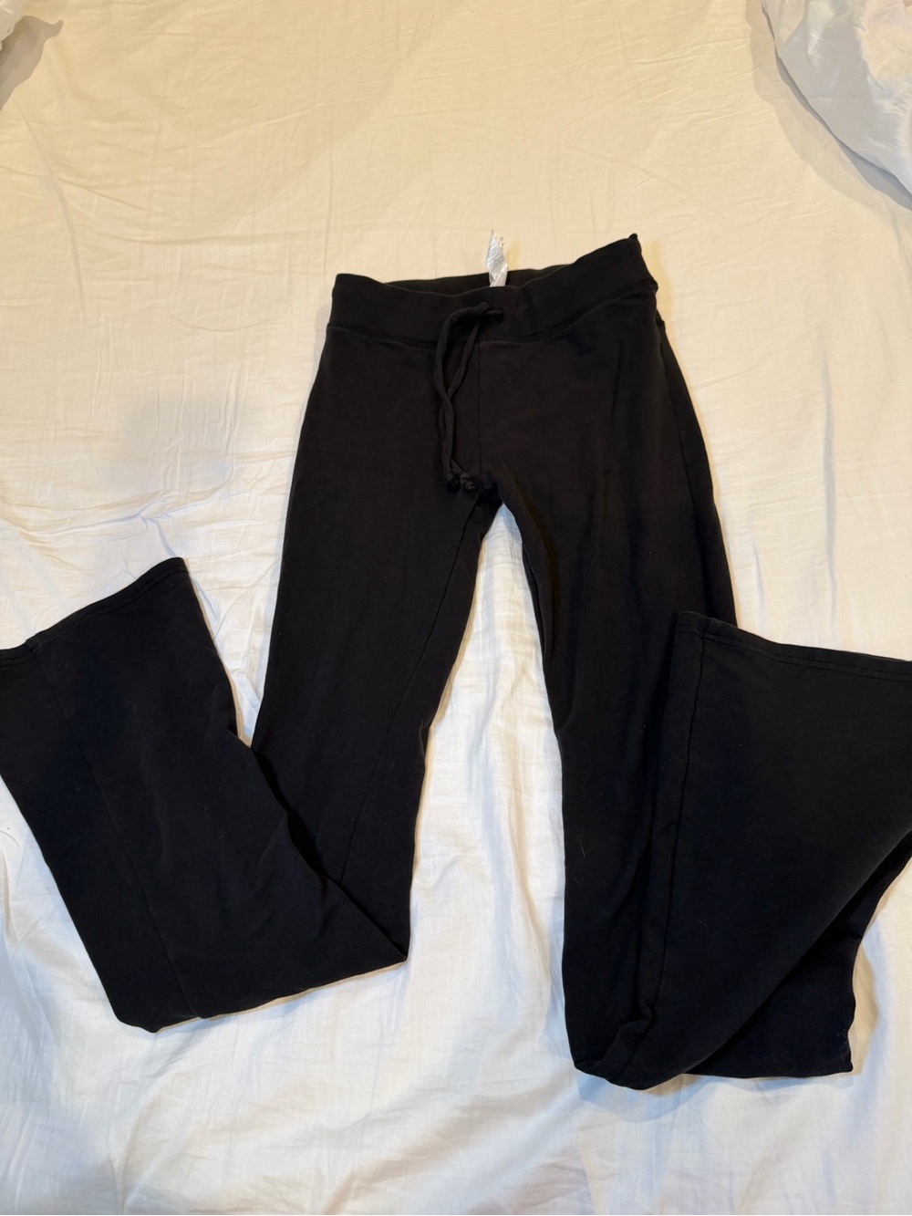 Alo Sway Bootcut Sweatpant – Black
Size XXS